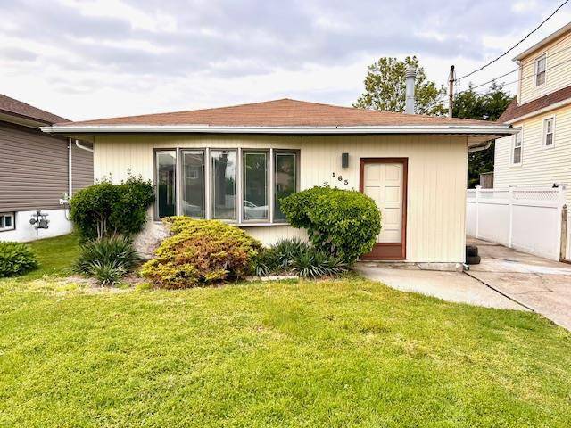 Great Opportunity To Make This Adorable 3 Bedroom 2 Bathroom Home in the Lovely Barnum Isle Section of Island Park Yours Before It's Gone.