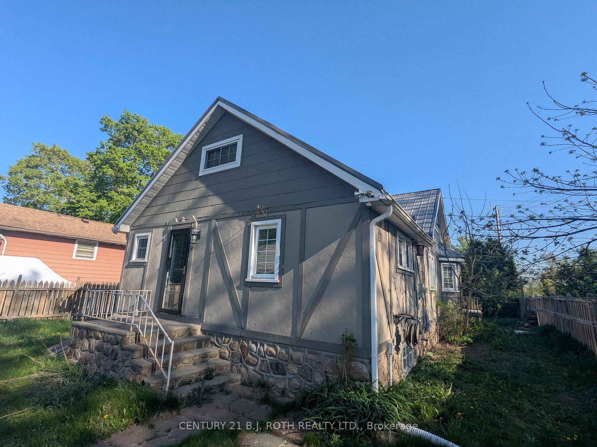 Opportunity knocks ! This spacious 4 bedroom, 2 bathroom 1.