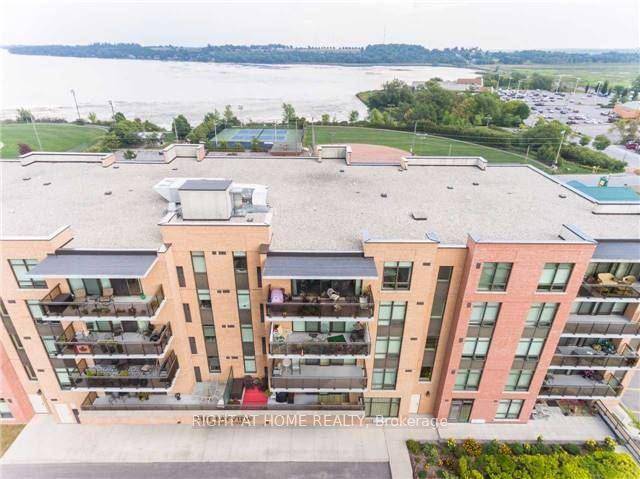 Lakeview, ! Spacious one bedroom plus den.