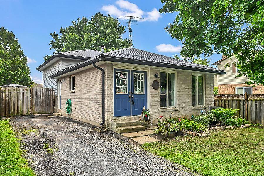 Welcome to this beautifully renovated 4 level backsplit located in the quiet, family friendly community of Townsend.