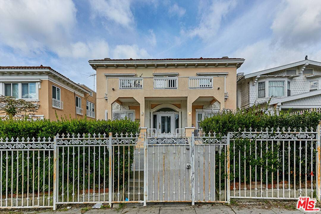 819 S Mariposa Ave 8BR Hancock Park La