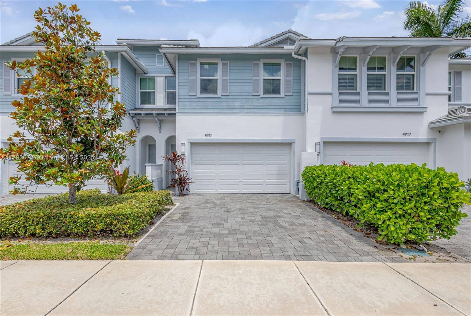 Discover refined living in the exclusive Pointe Midtown community !