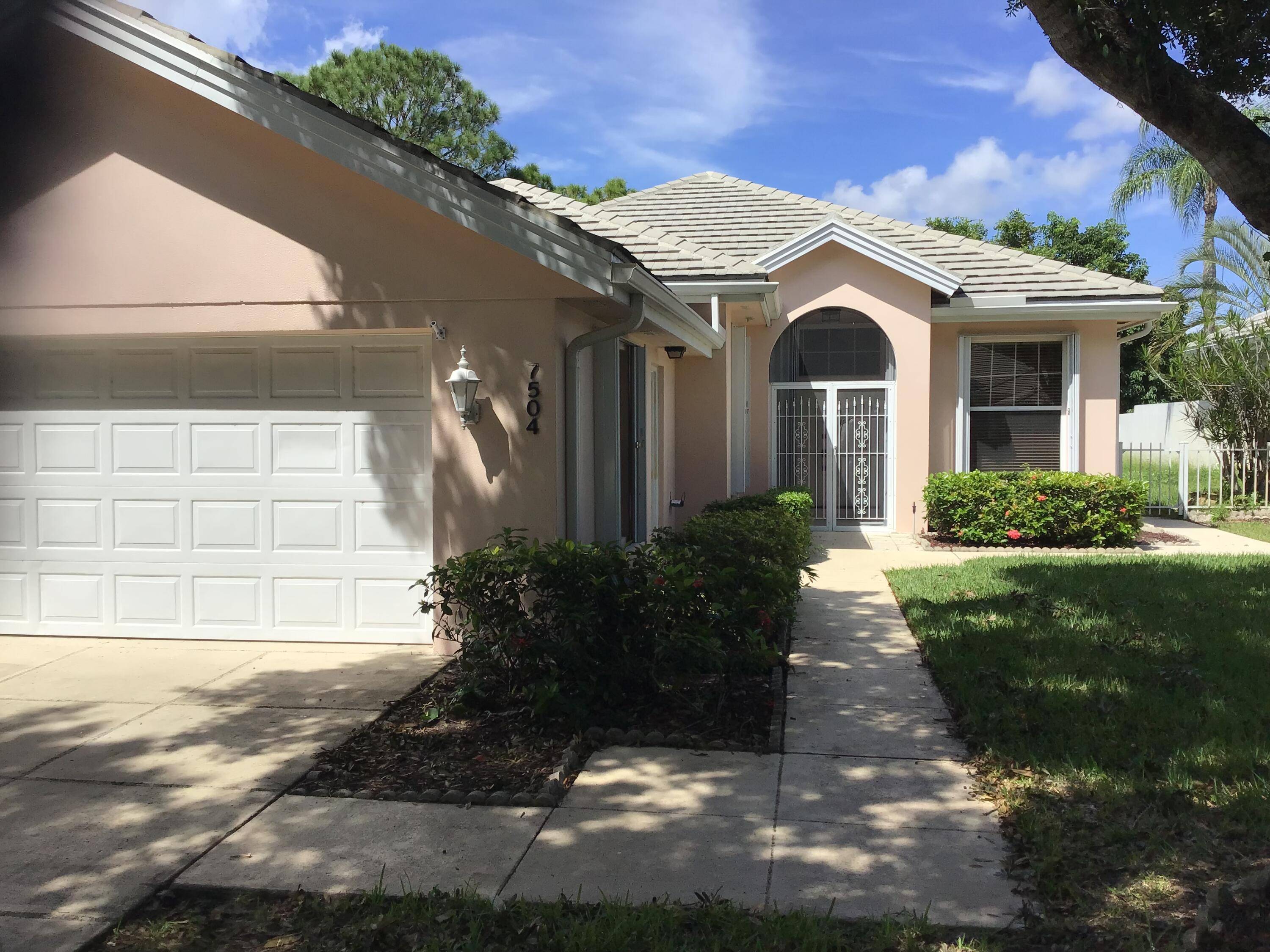 Seller offering closing cost assistance with a full price offer.