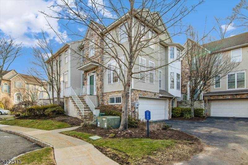 Beautifully renovated 3 bedroom, 2.