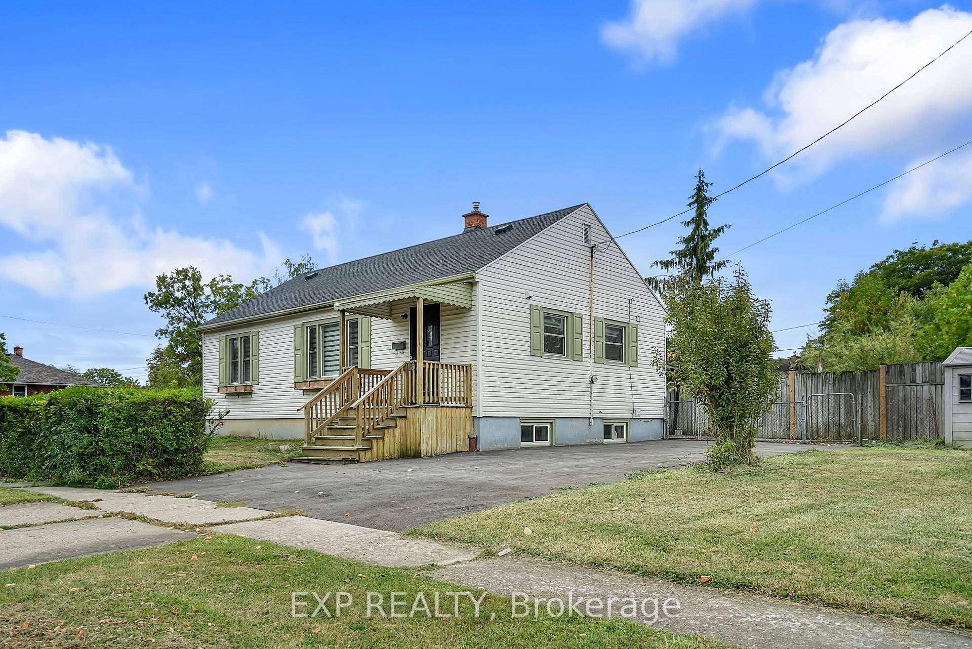 Main floor Only Discover your new home in this updated three bedroom apartment on the main floor.