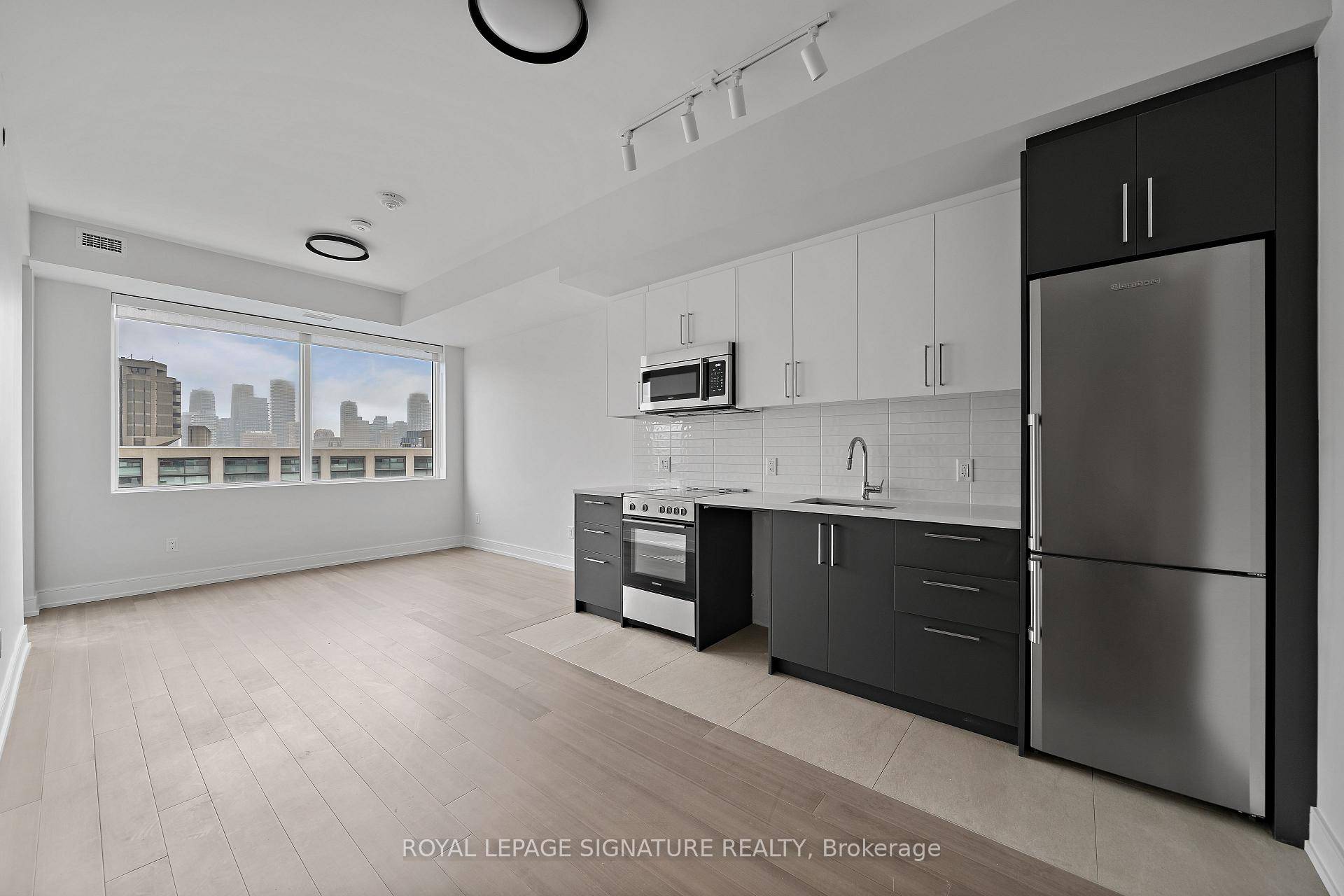 SPACIOUS 2 BEDROOM 2 BATH ONE MONTH FREE RENT !