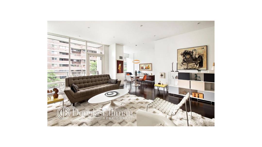Introducing a stunning 3 bedroom, 3 bathroom residence located at 300 East 23rd Street in the prestigious Gramercy Park neighborhood.