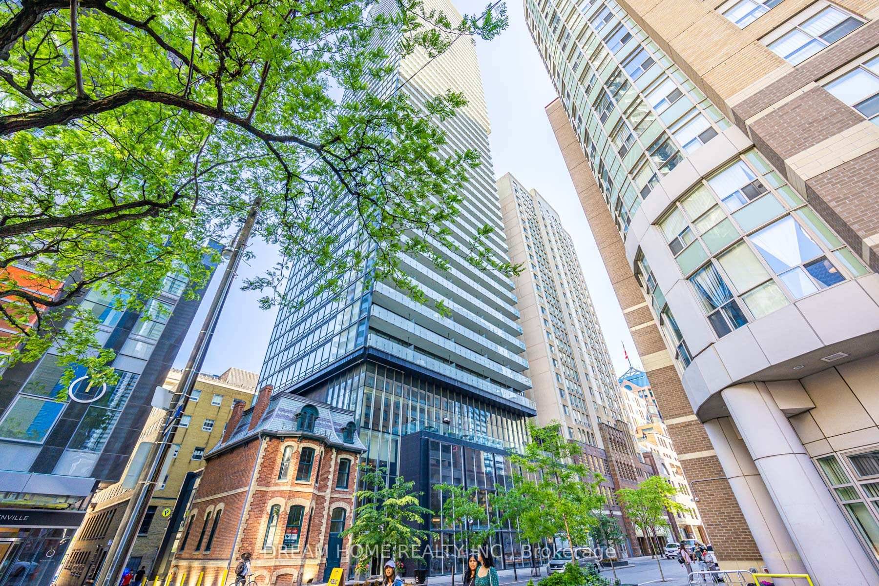 Yonge And College ! A stunning south facing unit on the 50th floor offering breathtaking city and lake views.