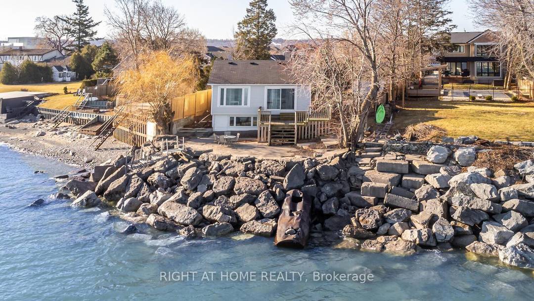 A rare opportunity to live directly on the lake in this exceptional waterfront retreat.