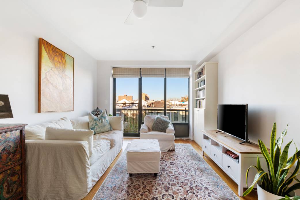 Condo living at a coop price welcome to 239 West 135th St !