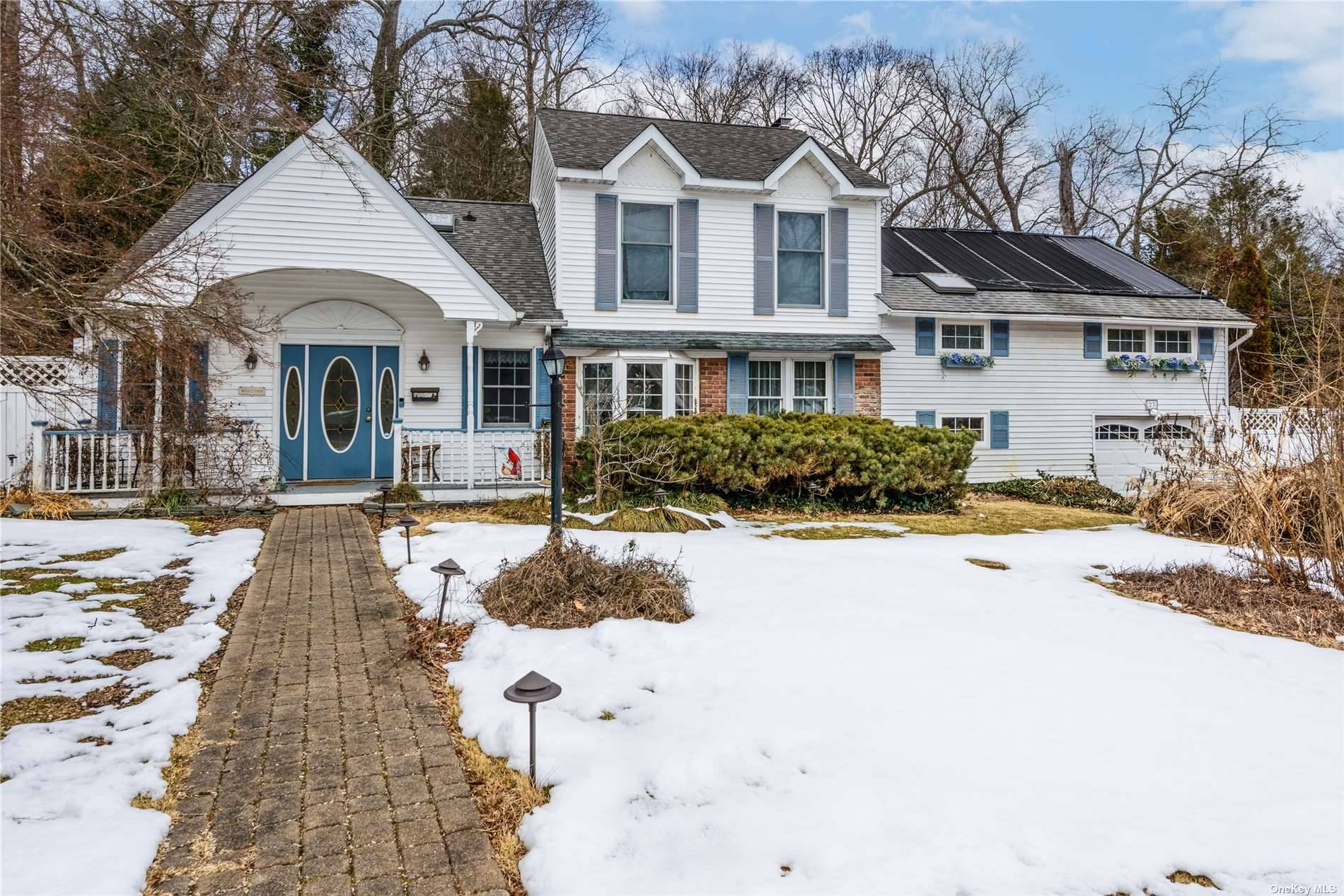 4BR, 3 full bath home in desirable Rollingwood section of Melville.