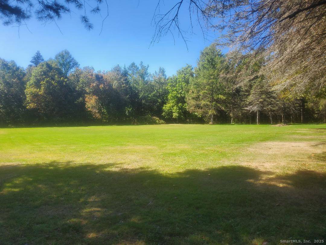 Discover this gorgeous country estate set on 19.