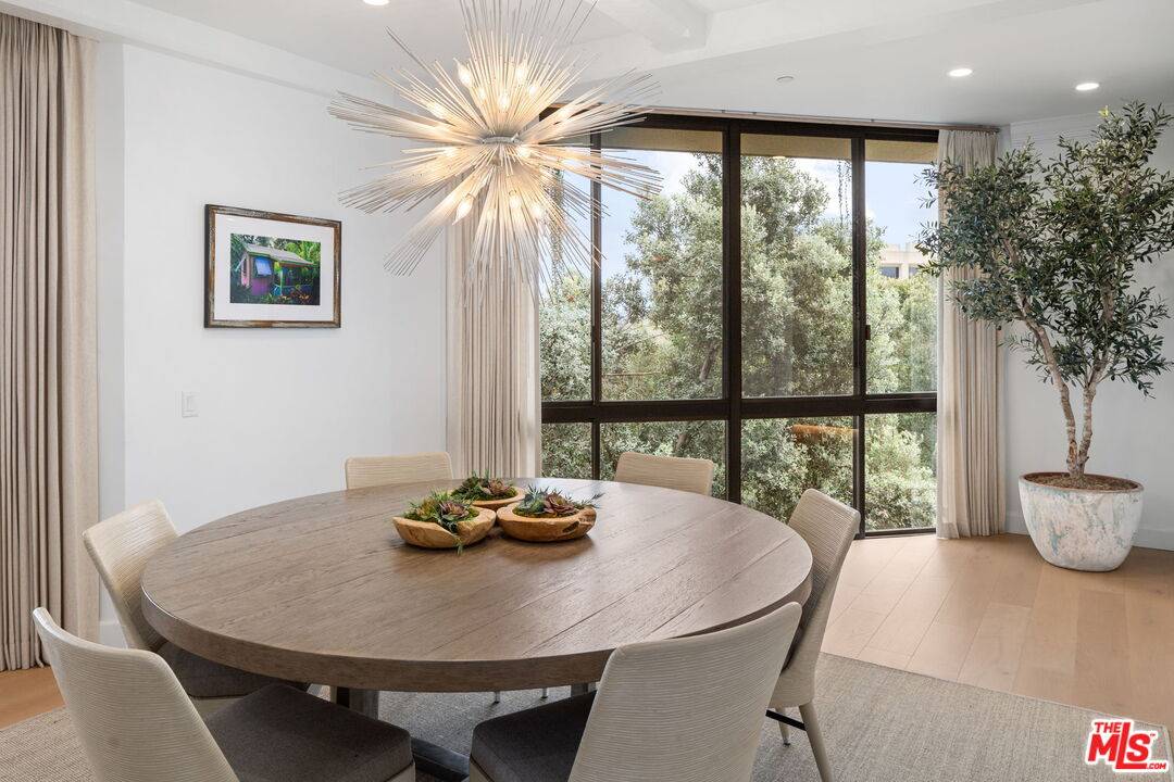 300  N Swall Dr 2BR Beverly Grove La