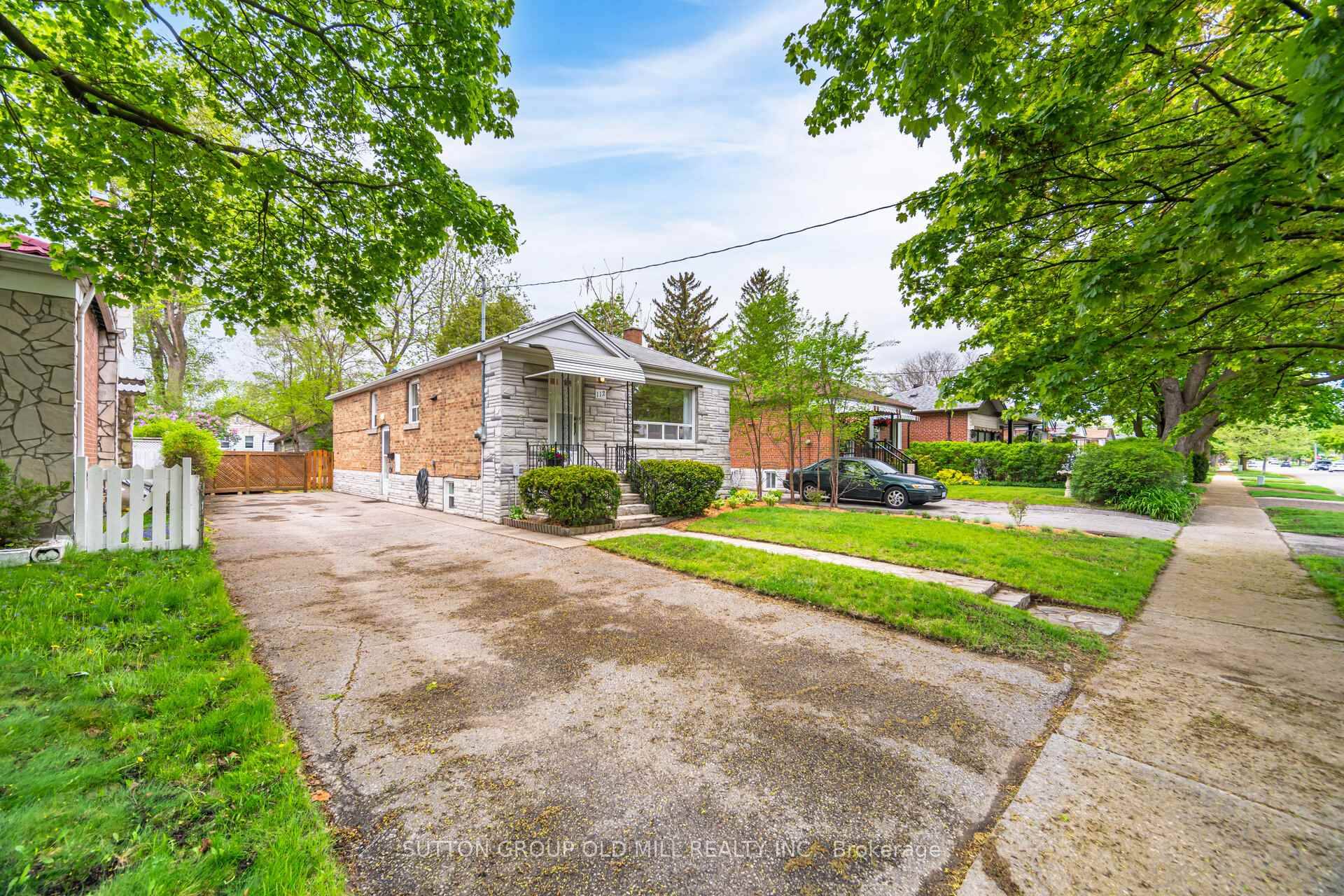 Imagine a family home, well cared for, in the same hands since it was built in 1952 amp ; renovated.