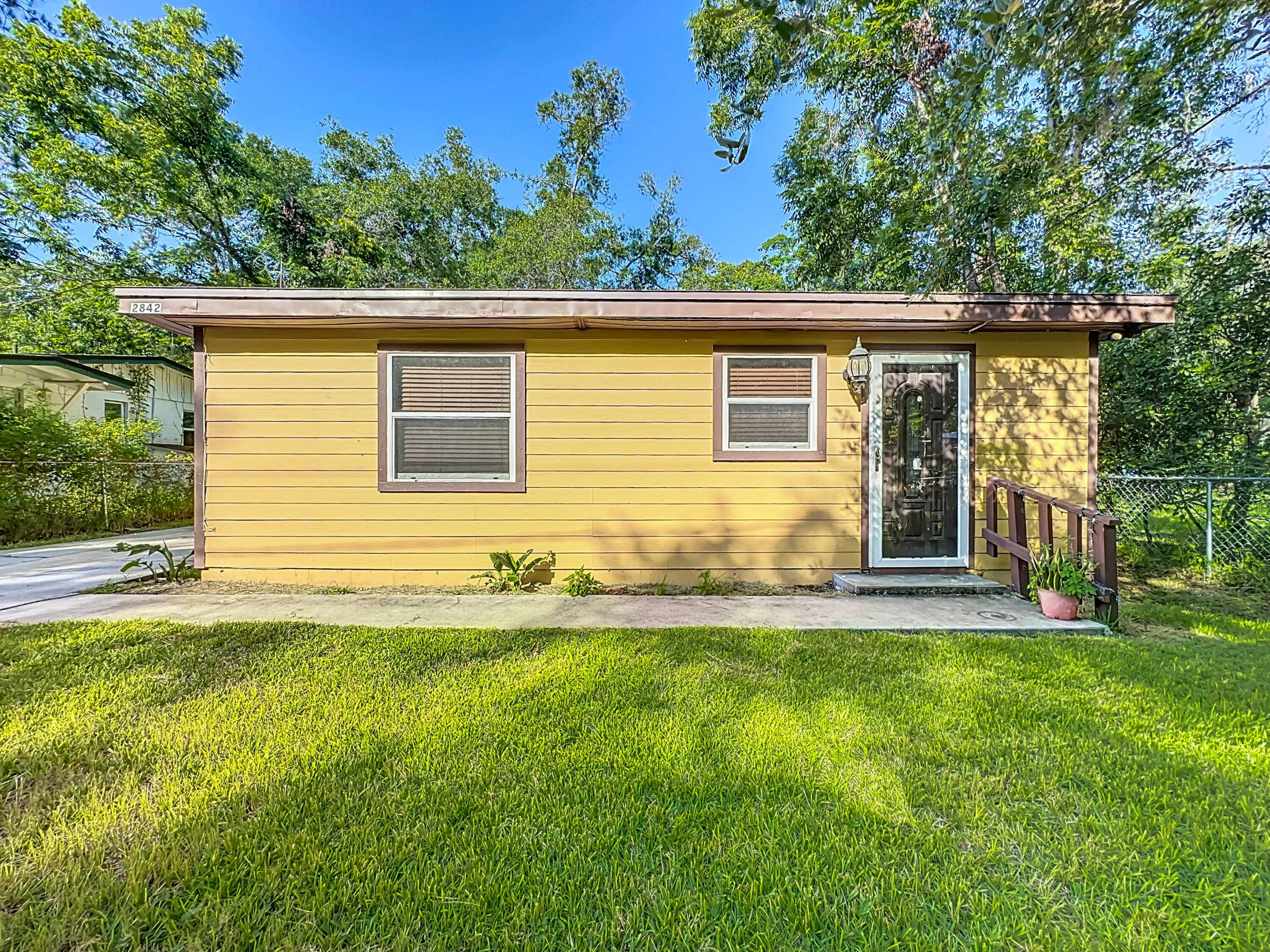 SELLER FINANCING AVAILABLE FINANCIAMIENTO DISPONIBLE Move In Special 13, 000 Down and 1, 350 monthly Cozy Move In Ready Home in Jacksonville !