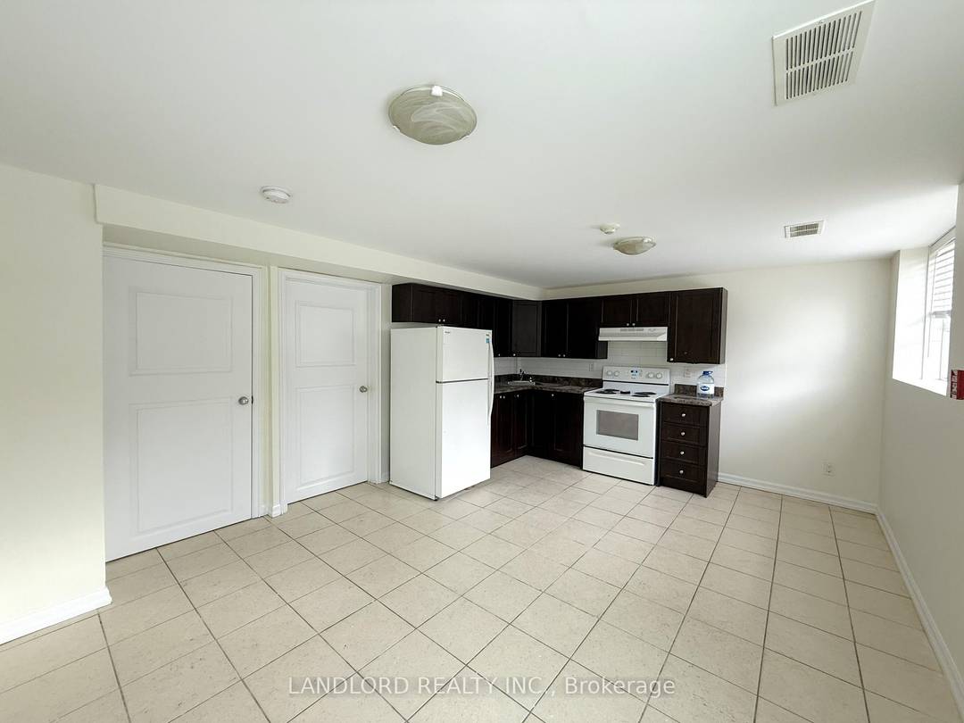 Professionally Managed Ground Floor 1Bed, 1Bath Suite Offering Comfort And Convenience With Approximately 405 Sq.