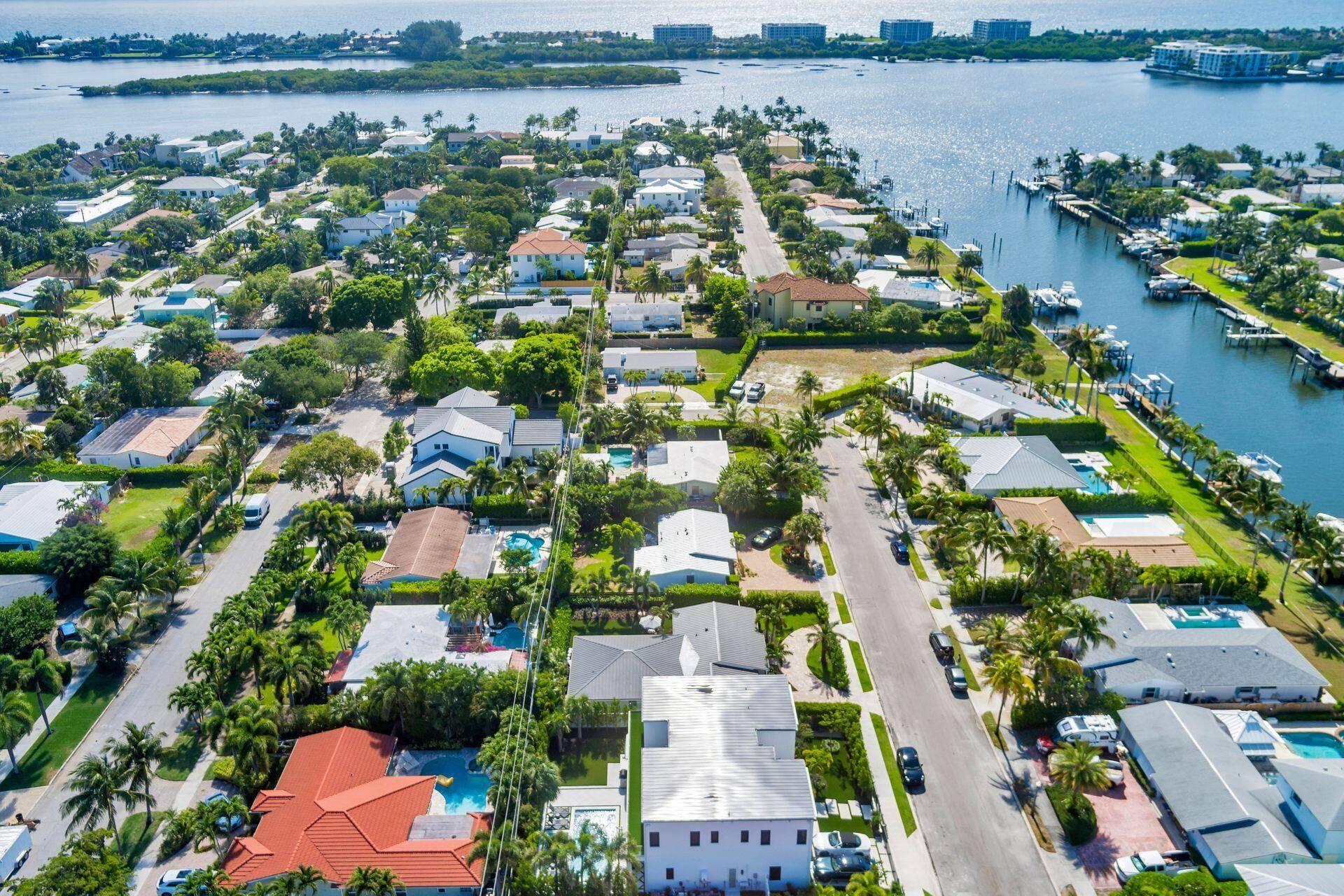 Set among waterfront and multi million dollar properties, this 3BR 2BTH located in SoSo is just delightful.