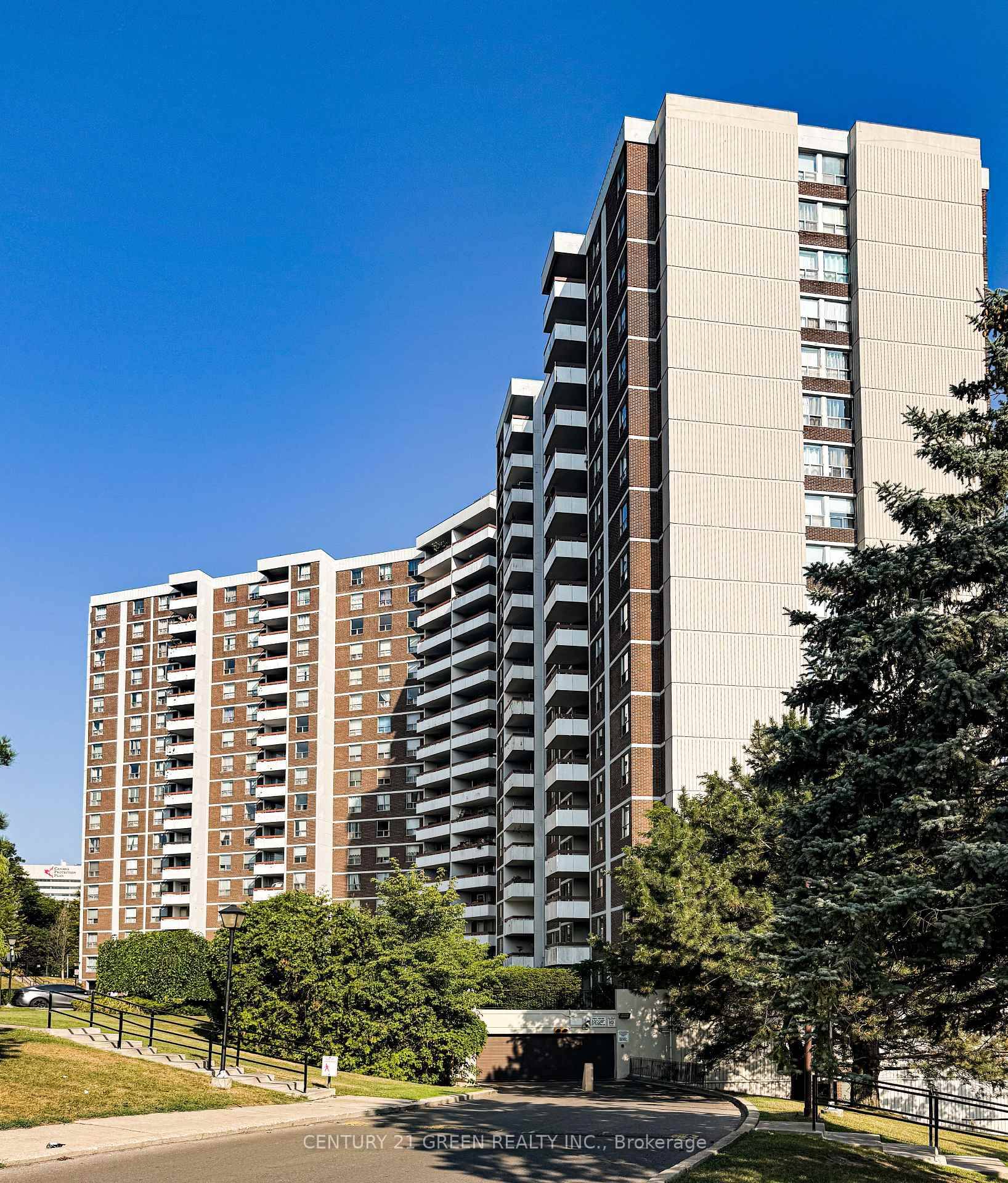 Penthouse for Sale 19th Floor Level, excellent view Of Golf Course amp ; panoramic views of Toronto Skyline, Spacious nearly 1190 Sq ft Condo with Bright, Sunny with 3 spacious ...