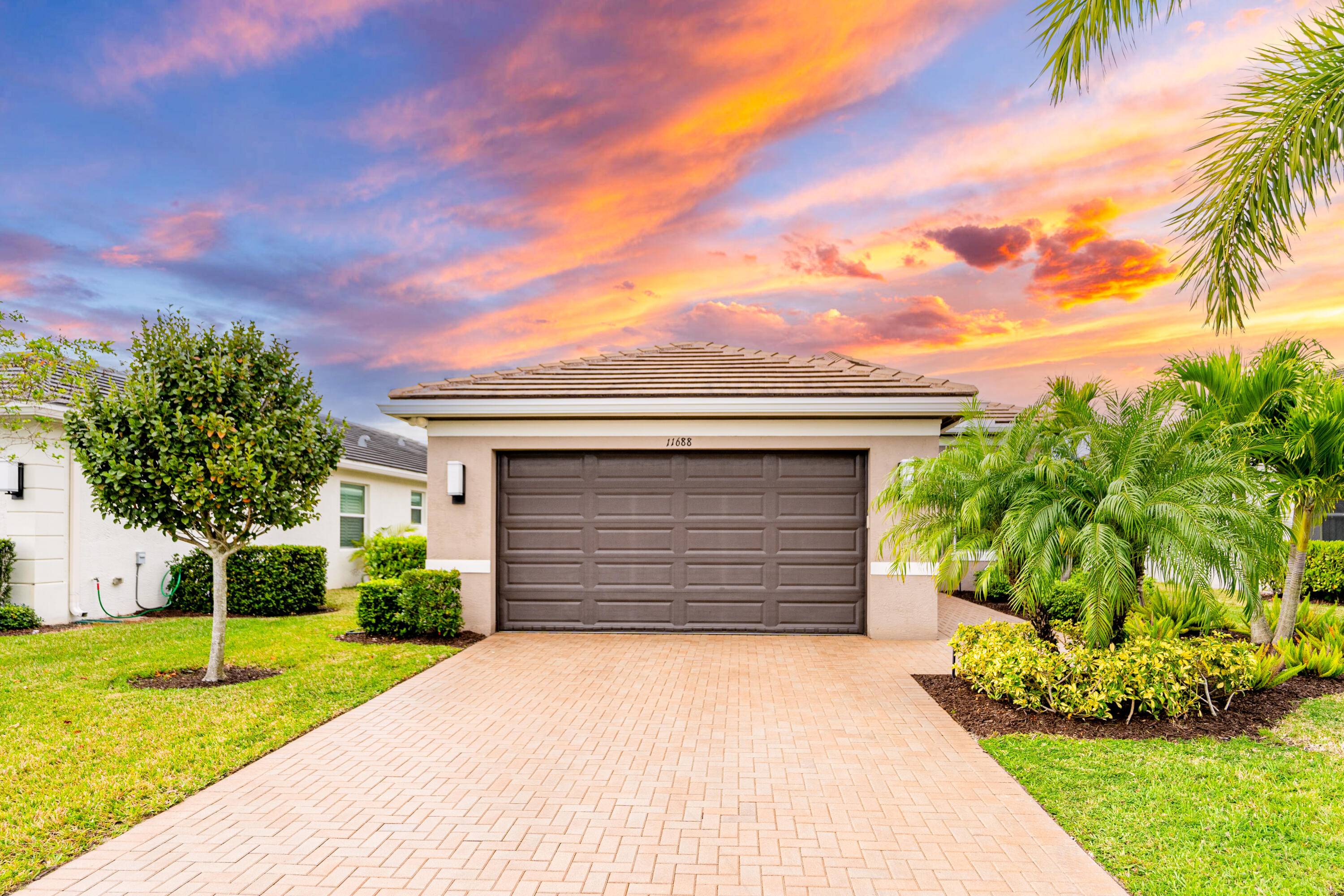 Retire in Paradise at Valencia Cay !
