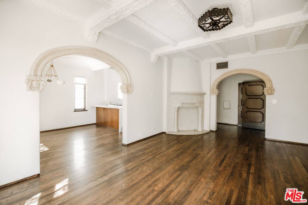 1302 N Sweetzer Ave 2BR Hollywood Hills East La