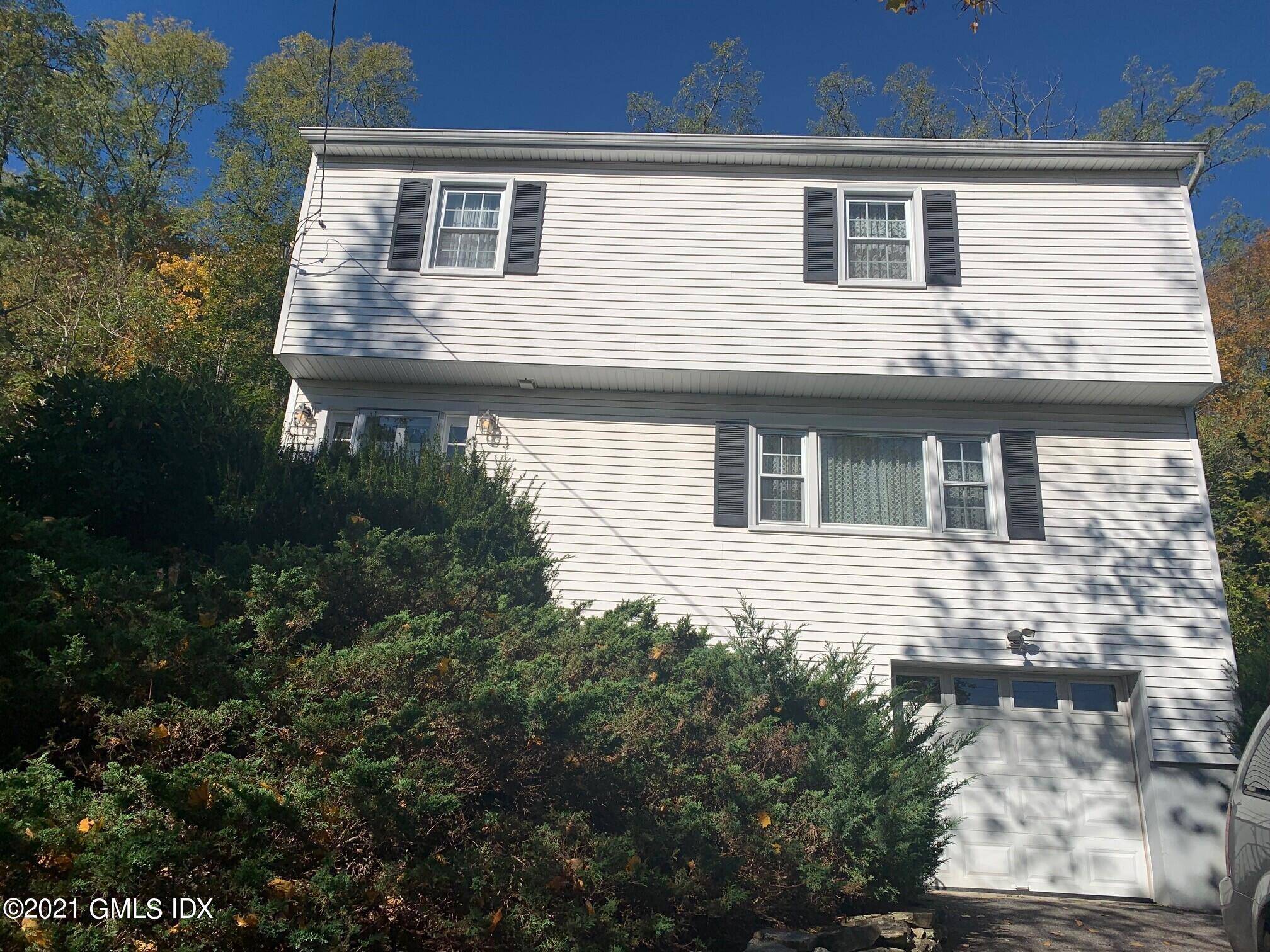 Light and bright, airy home ready for new tenant.