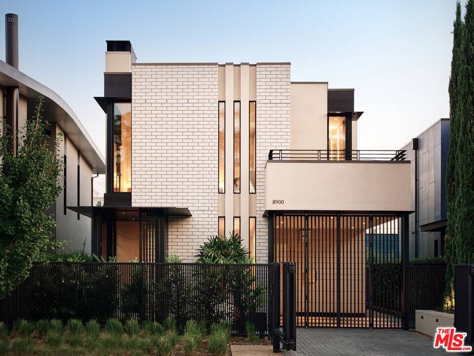 8900   Rosewood Ave 3BR Beverly Grove La