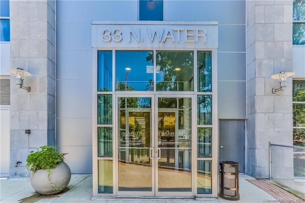Experience wonderful water views of the Norwalk River, Norwalk Islands, and the Harbor from this beautifully situated 6th floor residence.