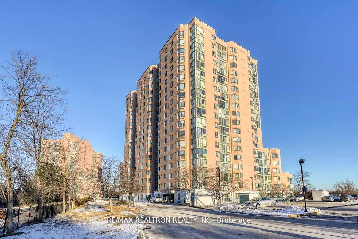 Welcome To Cascade 2. This Immaculate Sunny amp ; Spacious Corner Unit With 2 Bedroom Solarium 2 Washrooms Freshly painted, Located In A Well Established Neighbourhood.