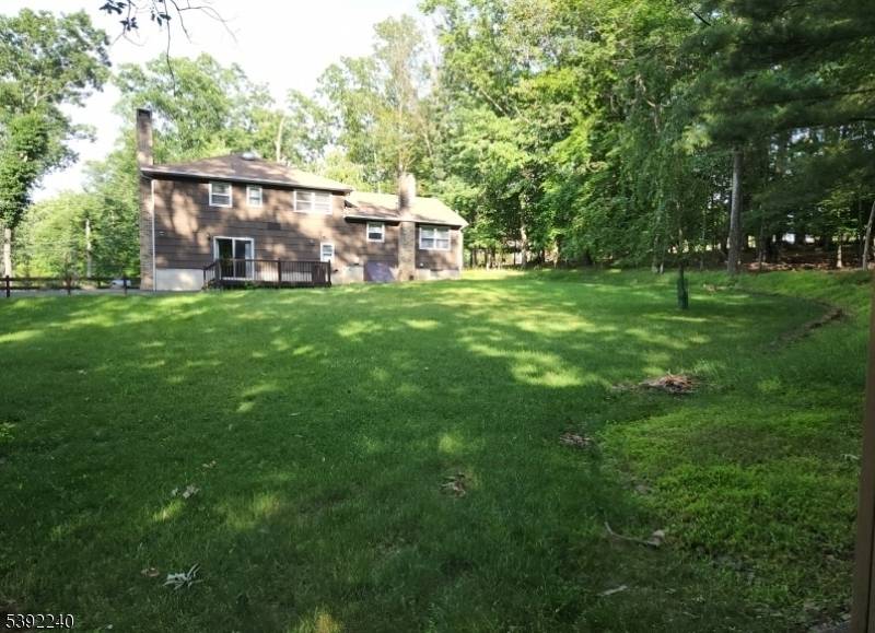 Nicely kept 4 BR 2. 5 BA home located on a cul de sac on one of the nicest neighborhoods in Warren Township.