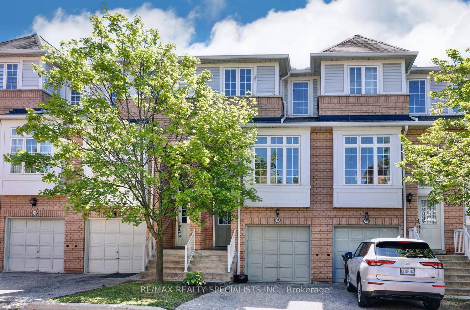 Welcome To This Spectacular 3 Storey Condo Townhouse Nestled In The Highly Sought After Neighbourhood Of Cooksville.