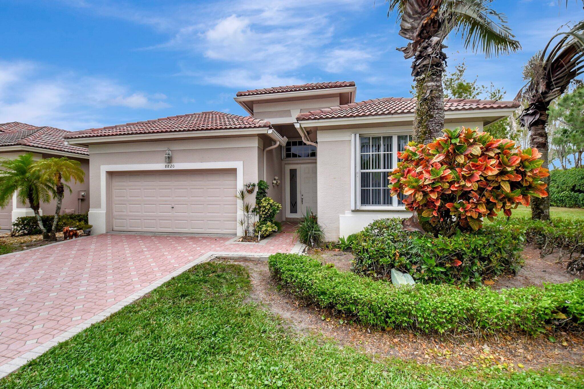 Spacious 3 bedroom home in the sought after Aberdeen Country Club !