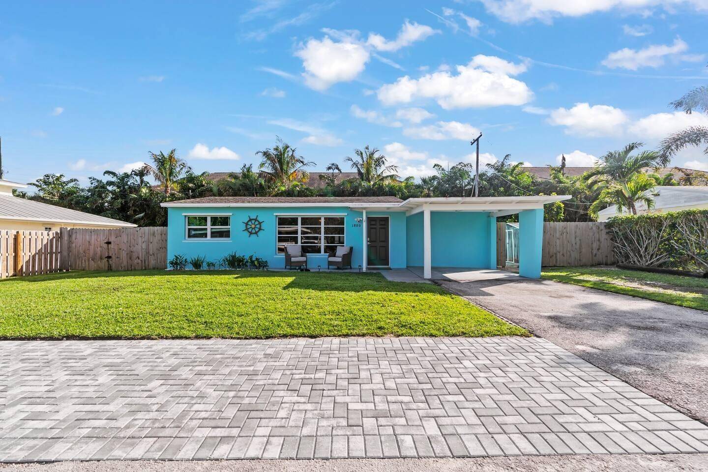 Escape to your private coastal retreat in beautiful North Palm Beach !