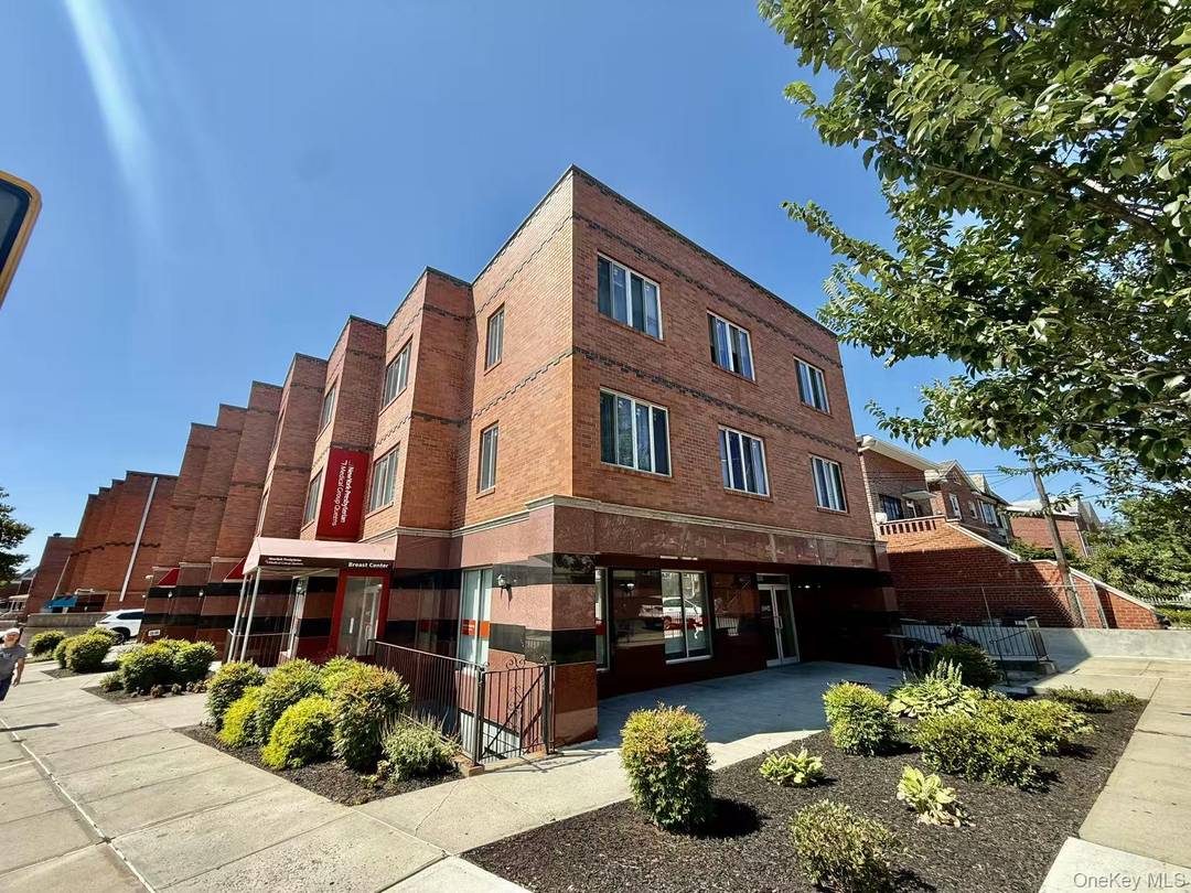 2 bedrooms 2 bathroom large condo with assigned indoor parking spot !