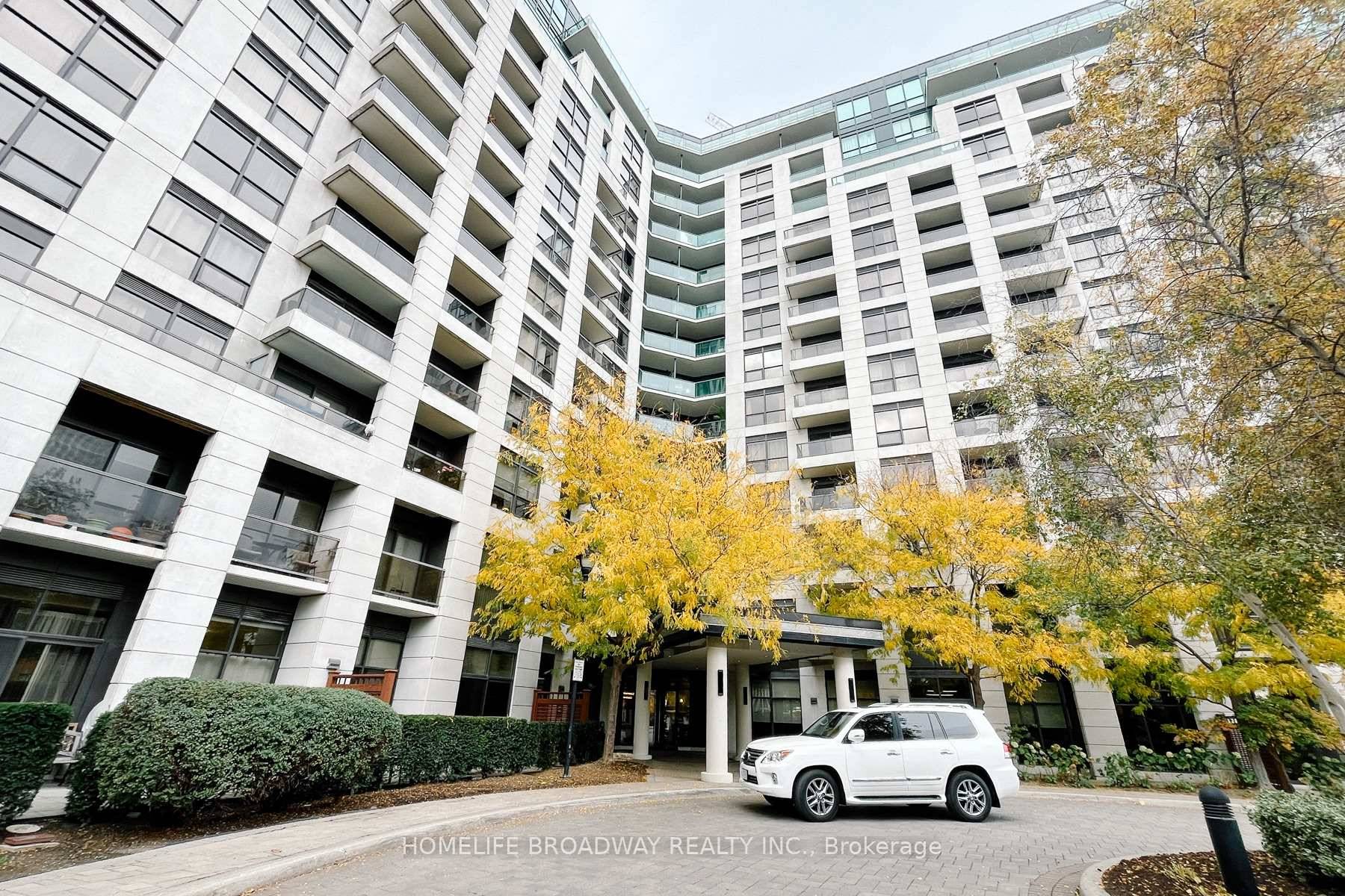 Southeast facing lower penthouse condo at 18 Harding Blvd in the heart of Richmond Hill.