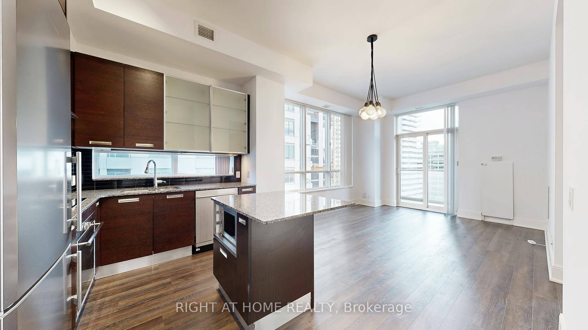 Welcome to 21 Balmuto Street, a sophisticated boutique building tucked just off Bloor Street in the heart of Yorkville.