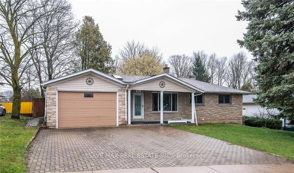 Welcome to this charming detached bungalow, perfectly located in one of Cambridge's most desirable neighborhoods !