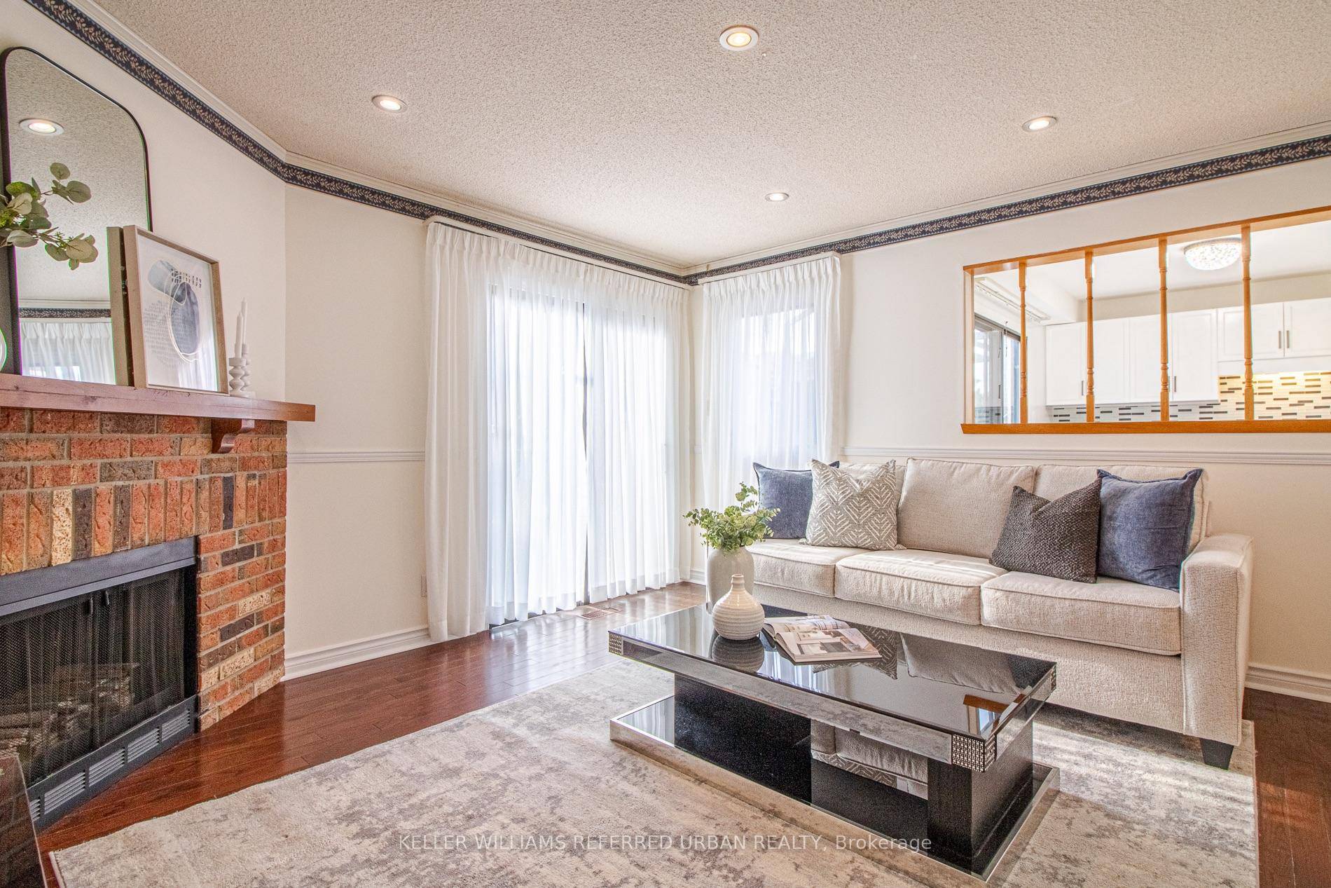 Discover the perfect blend of comfort, style and convenience in this beautifully maintained family home !