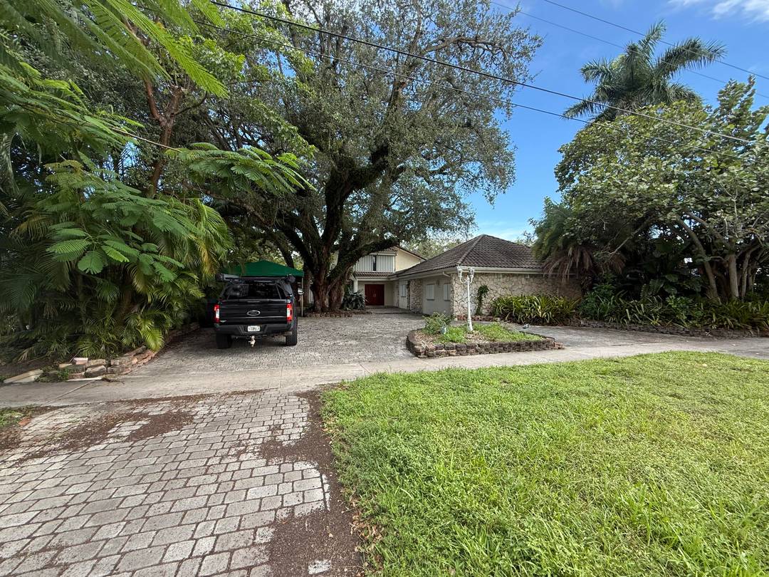 An Exceptional Opportunity in Hollywood, FloridaDon't miss your chance to own a truly spectacular property in one of Hollywood's most sought after neighborhoods.