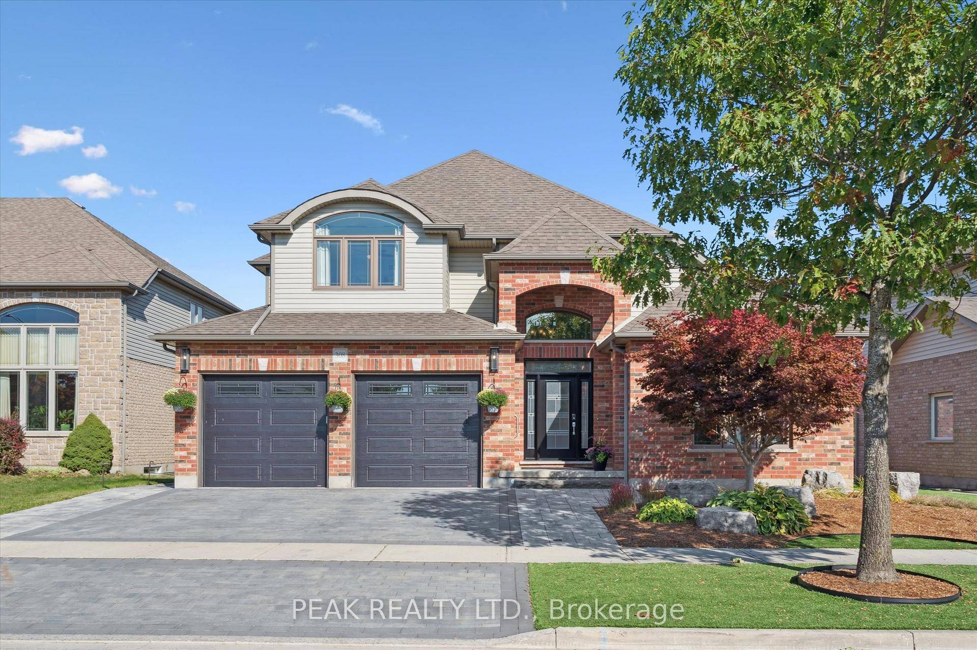 Multi Generational Home In Law Setup Backing On A Quiet Conservation, Spectacular View.