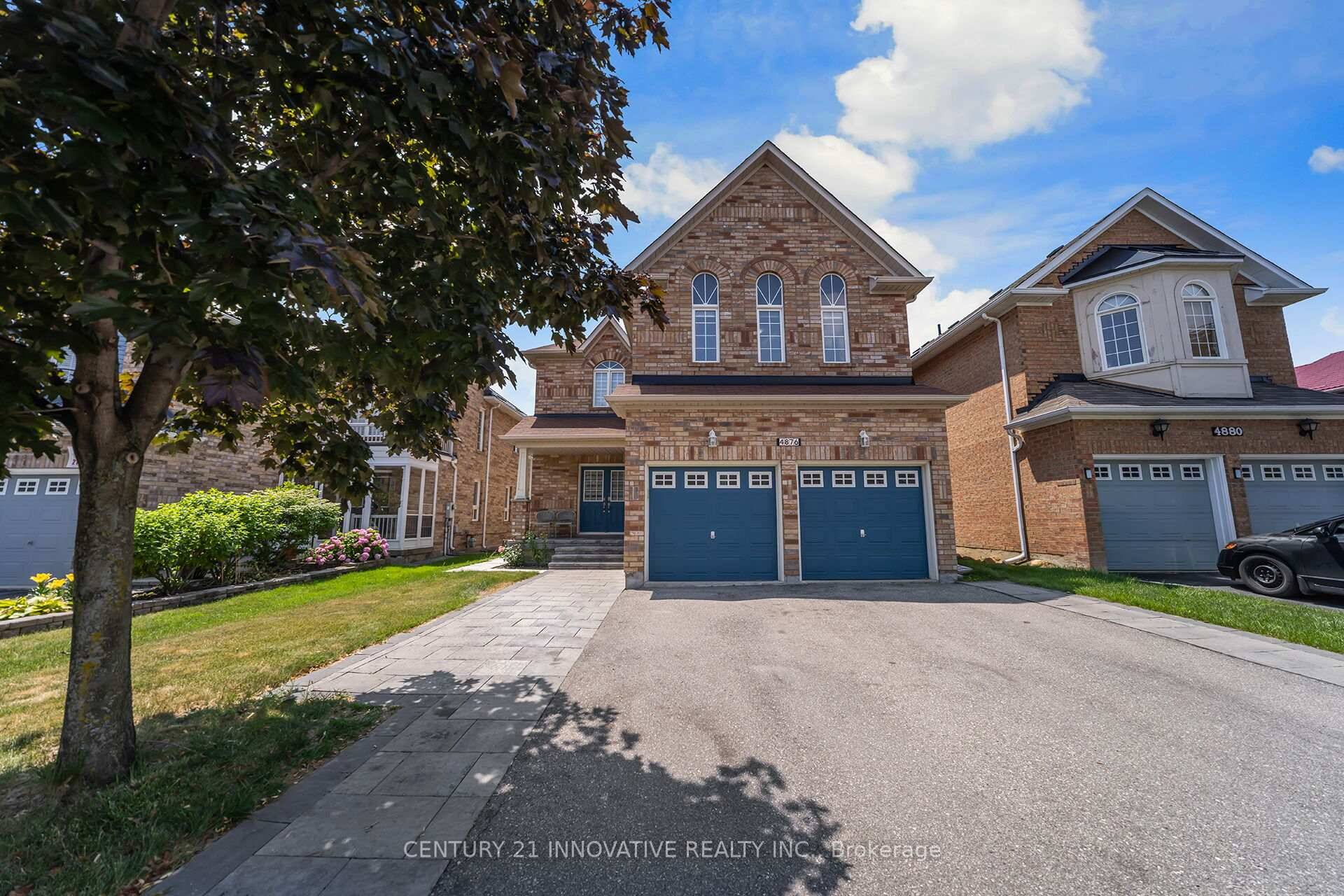 Don't miss the opportunity to own this beautifully maintained 6 bedroom, 5 bathroom detached home in the heart of Mississauga, featuring a LEGAL BASEMENT.