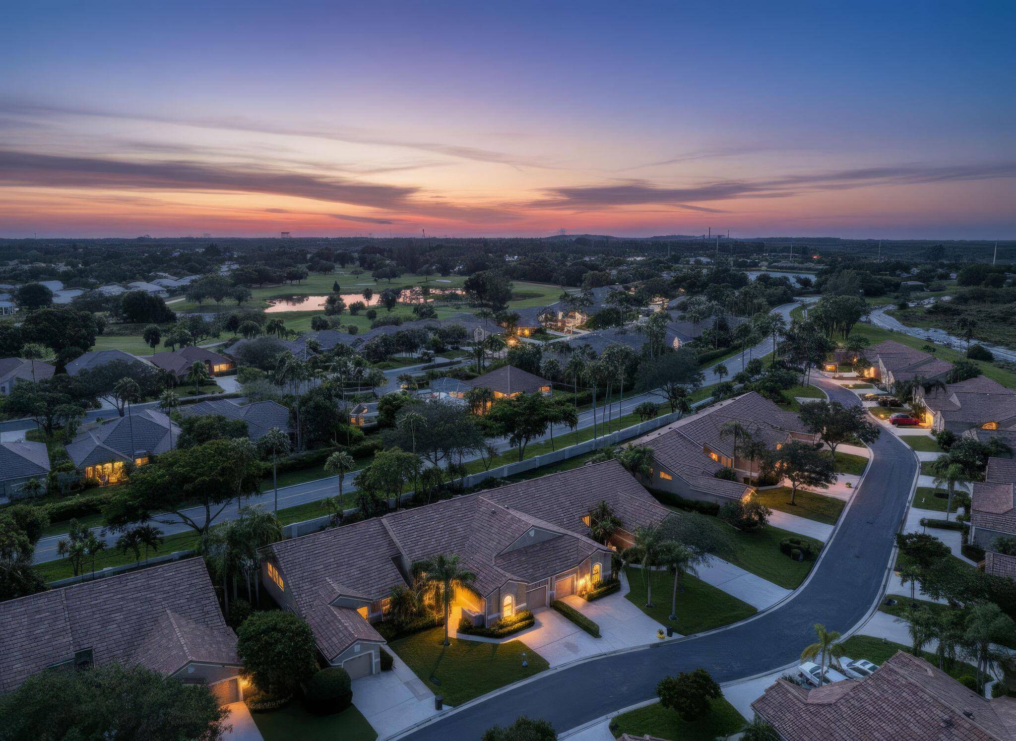 Heather Run at PGA National This 3BR 2BA villa offers vaulted ceilings, abundant natural light a desirable split bedroom layout.
