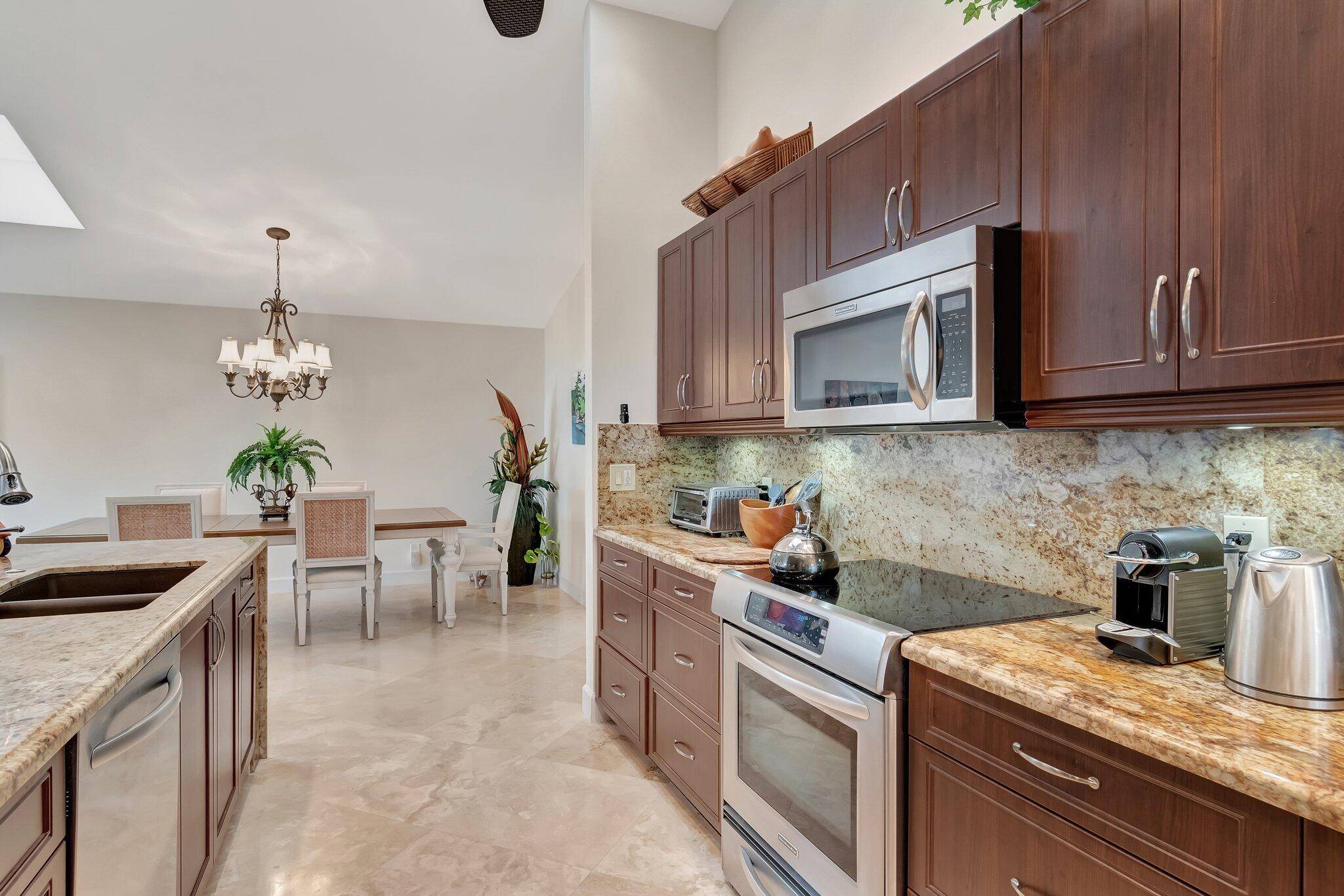 WE ARE PROUD TO BE PRESENTING THIS STUNNING HOME IN GLENEAGLES COUNRY CLUB FEATURING A DOUBLE DOOR ENTRANCE INTO A SPACIOUS FOYER THAT FLOWS INTO A OPEN FLOOR PLAN AND ...