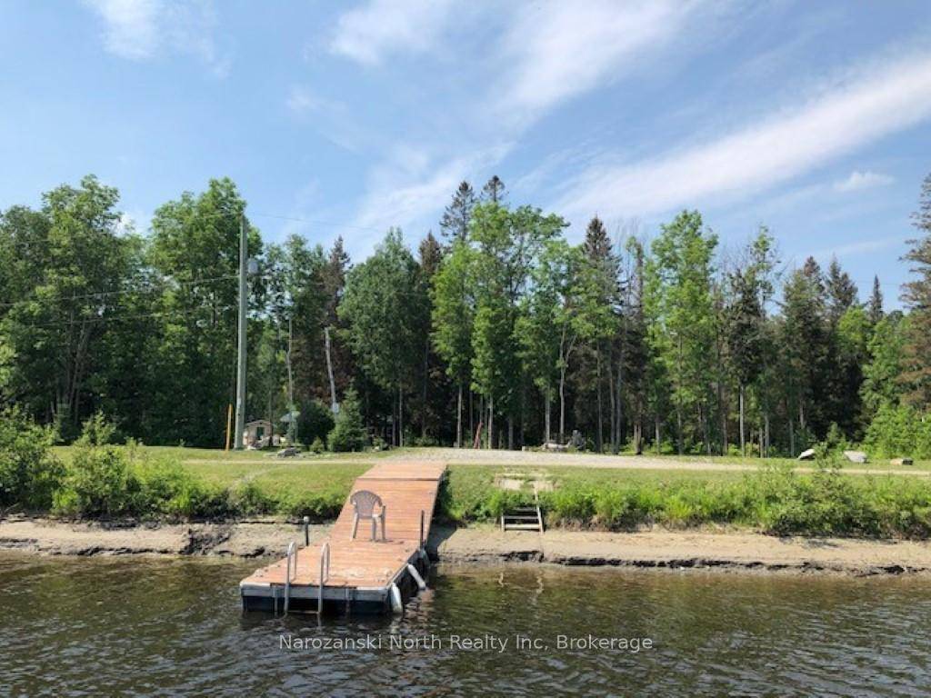 The perfect getaway spot on the Sturgeon River !