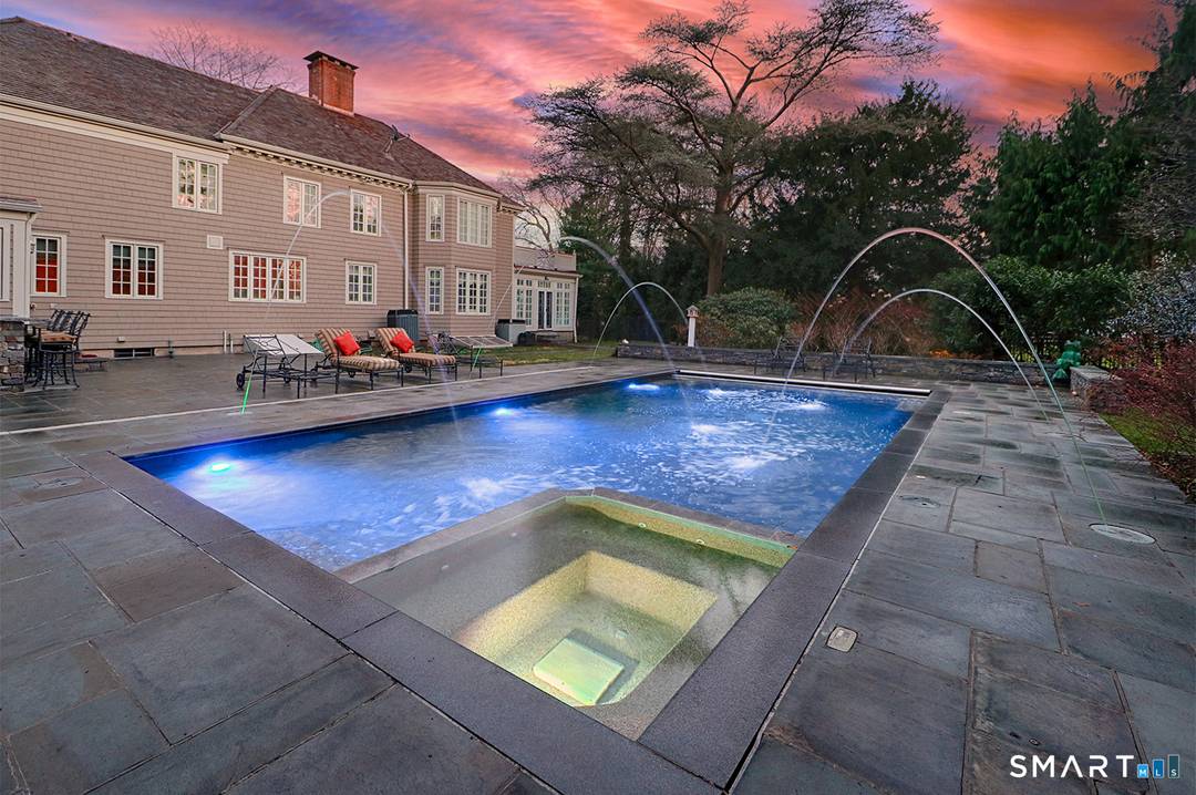 HOLISTIC HEALTH LUXURY RETREAT Restoration and longevity await at this oasis of wellness medical grade hyperbaric oxygen chamber, professional infrared therapy bed and sauna.