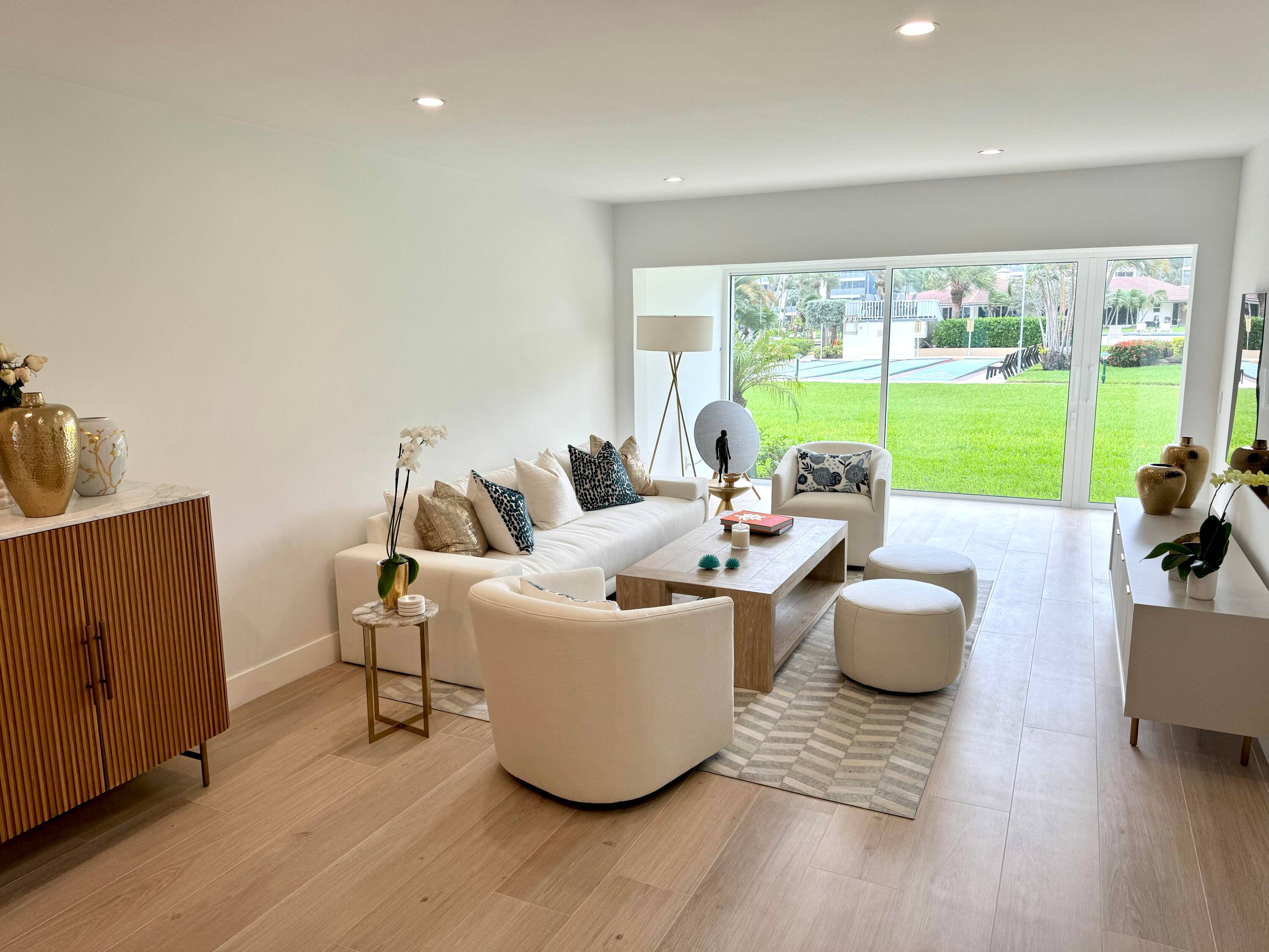 This luxurious 2 bed, 2 bath, fully renovated 55 condo in Delray Beach offers high end finishes throughout.