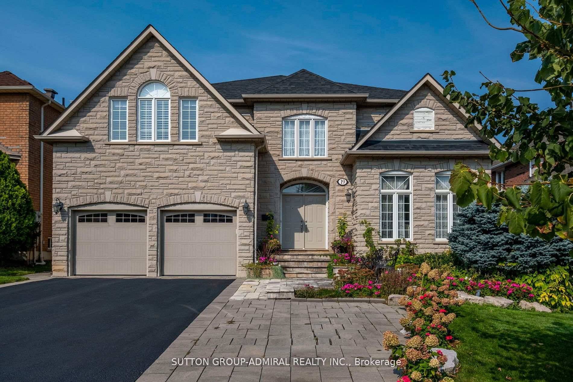 Welcome to 19 Langtry Place, an elegant, very spacious, home nestled on a quiet, tree lined street in Thornhills prestigious Uplands community.