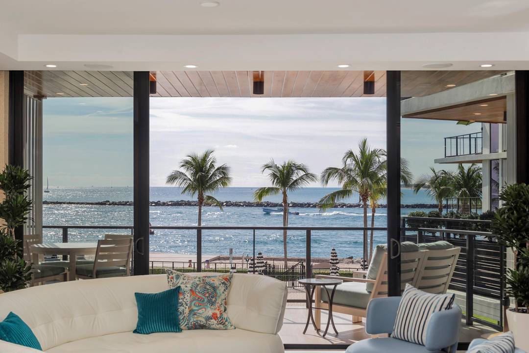 DIRECT OCEAN PALM BEACH INLETExceptional, modern, contemporary boutique building with only 18 private residences create a perfect balance of modern clean lines and relaxed beach house feeling.
