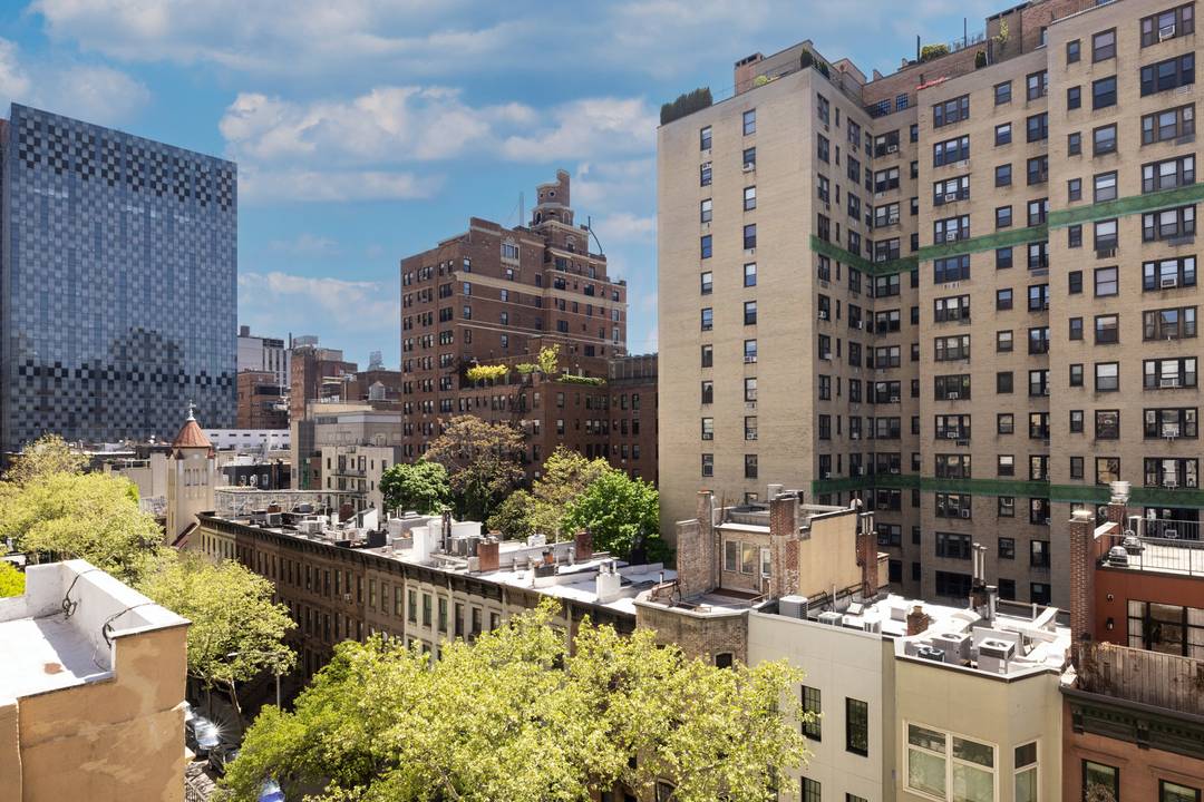 serene amp ; stylish, corner, 2BR 2Bth apartment with large separate dining area, lovely city views, open kitchen with breakfast bar amp ; top line appliances, fully renovated bathrooms, large ...