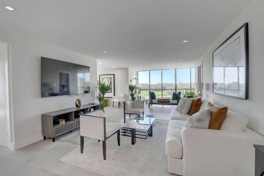 Fully Renovated Furnished 2 bed 2 bath Lakewood Apartment with breathtaking views !