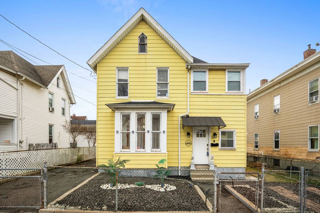 Spacious Single Family Home with Multi Generational Potential Modern Updates Discover this inviting 2, 358 sq.